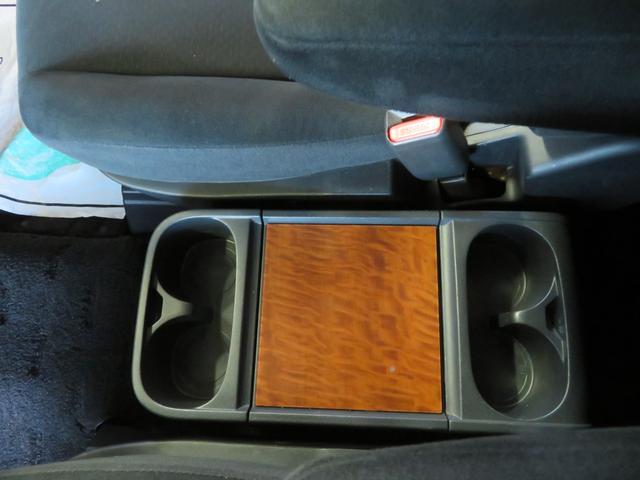 �y���X���v���O�\��z��e�ʂ̃Z���^�[�R���\�[���ɂ̓h�����N�z���_�[�i�E���͌㕔�ȗp�j�A��������ȂǏ[�����Ă܂��I