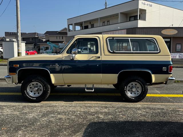 シボレーＫ－５ ブレイザー　シルバラード　新車並行ディーラー車　縦角目最終型　４ＷＤ　ＴＢＩエンジン　７００Ｒ４　左Ｈ　コラムＡＴ　当時オプションアロイホイール　ビレットステアリング＆シフター　１Ｎｏ．登録　ＮＯｘ，ＰＭ適合（10枚目）