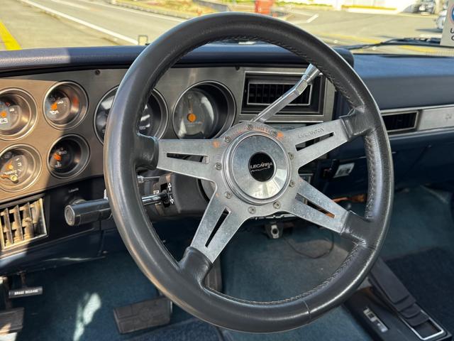 シボレーＫ－５ ブレイザー　シルバラード　新車並行ディーラー車　縦角目最終型　４ＷＤ　ＴＢＩエンジン　７００Ｒ４　左Ｈ　コラムＡＴ　当時オプションアロイホイール　ビレットステアリング＆シフター　１Ｎｏ．登録　ＮＯｘ，ＰＭ適合（12枚目）