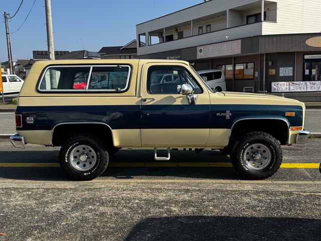 シボレーＫ－５ ブレイザー　シルバラード　新車並行ディーラー車　縦角目最終型　４ＷＤ　ＴＢＩエンジン　７００Ｒ４　左Ｈ　コラムＡＴ　当時オプションアロイホイール　ビレットステアリング＆シフター　１Ｎｏ．登録　ＮＯｘ，ＰＭ適合（29枚目）