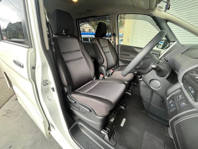 セレナ ハイウェイスター　左側パワースライドドア　カーナビ　バックカメラ　ＥＴＣ車載器　ドライブレコーダー（12枚目）