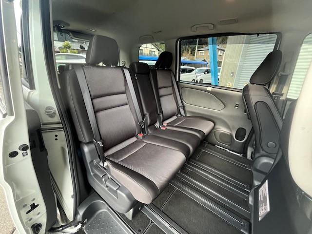 セレナ ハイウェイスター　左側パワースライドドア　カーナビ　バックカメラ　ＥＴＣ車載器　ドライブレコーダー（13枚目）