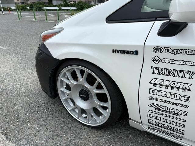 プリウス 　Ｒｏｔｉｆｏｒｍ　ＴＵＦ－Ｒ１９インチ　車高調　カスタムオーディオ　ＶＩＰＥＲセキュリティ　ＢＲＩＤＥシート　リアシート張替　ノーズブラ　走行証明付き　タッチトレーサー装備（12枚目）