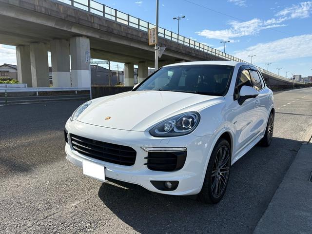 カイエン Ｓ　Ｅ－ハイブリッド　プラチナエディション　スポーツクロノパッケージ　シートヒーターＢＯＳＥサウンド　アルカンターラ／革コンビスポーツシート　パークアシストシステム　ソフトクローズ　ＥＴＣ　地デジ　２１インチホイル　充電ケーブル　故障保証付き（2枚目）