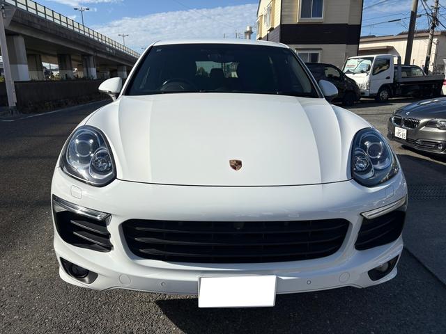 カイエン Ｓ　Ｅ－ハイブリッド　プラチナエディション　スポーツクロノパッケージ　シートヒーターＢＯＳＥサウンド　アルカンターラ／革コンビスポーツシート　パークアシストシステム　ソフトクローズ　ＥＴＣ　地デジ　２１インチホイル　充電ケーブル　故障保証付き（3枚目）