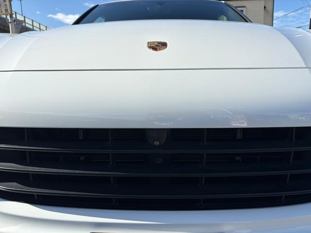 カイエン Ｓ　Ｅ－ハイブリッド　プラチナエディション　スポーツクロノパッケージ　シートヒーターＢＯＳＥサウンド　アルカンターラ／革コンビスポーツシート　パークアシストシステム　ソフトクローズ　ＥＴＣ　地デジ　２１インチホイル　充電ケーブル　故障保証付き（11枚目）