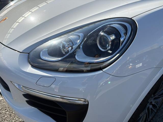 カイエン Ｓ　Ｅ－ハイブリッド　プラチナエディション　スポーツクロノパッケージ　シートヒーターＢＯＳＥサウンド　アルカンターラ／革コンビスポーツシート　パークアシストシステム　ソフトクローズ　ＥＴＣ　地デジ　２１インチホイル　充電ケーブル　故障保証付き（12枚目）