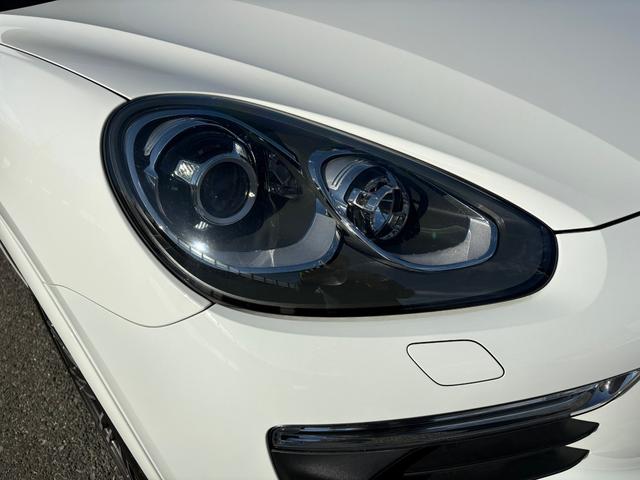 カイエン Ｓ　Ｅ－ハイブリッド　プラチナエディション　スポーツクロノパッケージ　シートヒーターＢＯＳＥサウンド　アルカンターラ／革コンビスポーツシート　パークアシストシステム　ソフトクローズ　ＥＴＣ　地デジ　２１インチホイル　充電ケーブル　故障保証付き（13枚目）