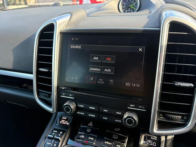 カイエン Ｓ　Ｅ－ハイブリッド　プラチナエディション　スポーツクロノパッケージ　シートヒーターＢＯＳＥサウンド　アルカンターラ／革コンビスポーツシート　パークアシストシステム　ソフトクローズ　ＥＴＣ　地デジ　２１インチホイル　充電ケーブル　故障保証付き（22枚目）