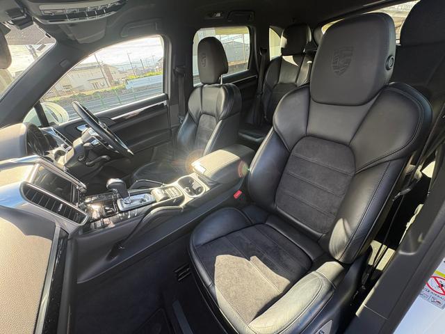 カイエン Ｓ　Ｅ－ハイブリッド　プラチナエディション　スポーツクロノパッケージ　シートヒーターＢＯＳＥサウンド　アルカンターラ／革コンビスポーツシート　パークアシストシステム　ソフトクローズ　ＥＴＣ　地デジ　２１インチホイル　充電ケーブル　故障保証付き（48枚目）