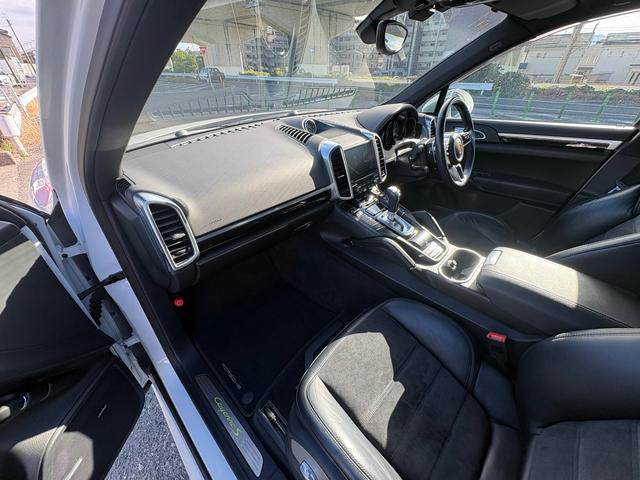 カイエン Ｓ　Ｅ－ハイブリッド　プラチナエディション　スポーツクロノパッケージ　シートヒーターＢＯＳＥサウンド　アルカンターラ／革コンビスポーツシート　パークアシストシステム　ソフトクローズ　ＥＴＣ　地デジ　２１インチホイル　充電ケーブル　故障保証付き（49枚目）