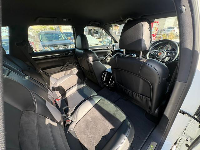 カイエン Ｓ　Ｅ－ハイブリッド　プラチナエディション　スポーツクロノパッケージ　シートヒーターＢＯＳＥサウンド　アルカンターラ／革コンビスポーツシート　パークアシストシステム　ソフトクローズ　ＥＴＣ　地デジ　２１インチホイル　充電ケーブル　故障保証付き（51枚目）