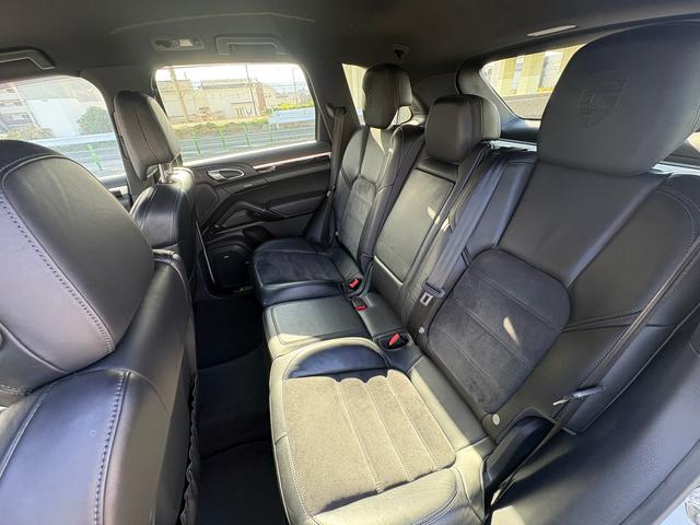 カイエン Ｓ　Ｅ－ハイブリッド　プラチナエディション　スポーツクロノパッケージ　シートヒーターＢＯＳＥサウンド　アルカンターラ／革コンビスポーツシート　パークアシストシステム　ソフトクローズ　ＥＴＣ　地デジ　２１インチホイル　充電ケーブル　故障保証付き（52枚目）