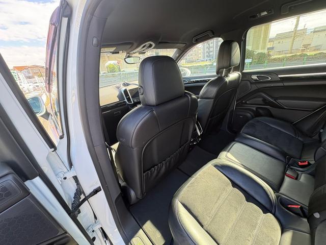 カイエン Ｓ　Ｅ－ハイブリッド　プラチナエディション　スポーツクロノパッケージ　シートヒーターＢＯＳＥサウンド　アルカンターラ／革コンビスポーツシート　パークアシストシステム　ソフトクローズ　ＥＴＣ　地デジ　２１インチホイル　充電ケーブル　故障保証付き（53枚目）