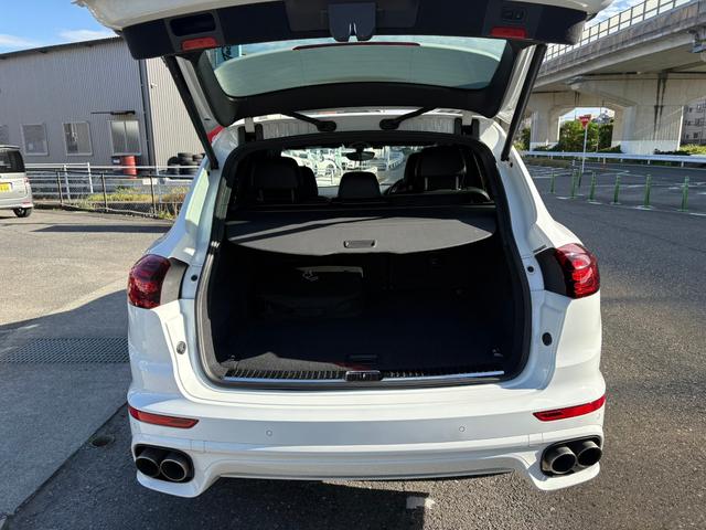 カイエン Ｓ　Ｅ－ハイブリッド　プラチナエディション　スポーツクロノパッケージ　シートヒーターＢＯＳＥサウンド　アルカンターラ／革コンビスポーツシート　パークアシストシステム　ソフトクローズ　ＥＴＣ　地デジ　２１インチホイル　充電ケーブル　故障保証付き（59枚目）