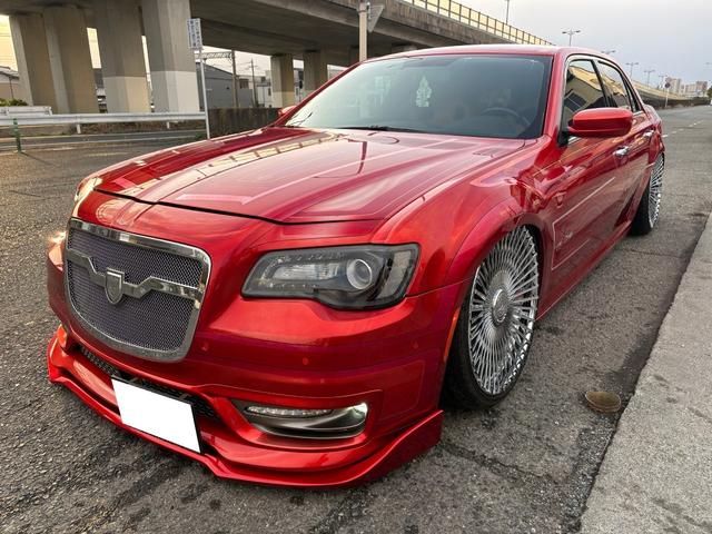クライスラー・３００ ３００Ｓ　カスタムペイント　ＡＣＣＵＡＩＲエアサス　ａｎｄｒｏｉｄ大画面ナビ　オリジナルマフラー　ＬＥＸＡＮＩ２２ｉｎｃ　デジタルインナーミラー　ＵＳインテーク（2枚目）
