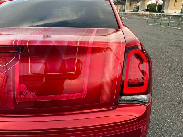 クライスラー・３００ ３００Ｓ　カスタムペイント　ＡＣＣＵＡＩＲエアサス　ａｎｄｒｏｉｄ大画面ナビ　オリジナルマフラー　ＬＥＸＡＮＩ２２ｉｎｃ　デジタルインナーミラー　ＵＳインテーク（10枚目）