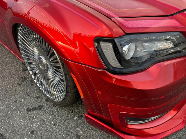 クライスラー・３００ ３００Ｓ　カスタムペイント　ＡＣＣＵＡＩＲエアサス　ａｎｄｒｏｉｄ大画面ナビ　オリジナルマフラー　ＬＥＸＡＮＩ２２ｉｎｃ　デジタルインナーミラー　ＵＳインテーク（25枚目）