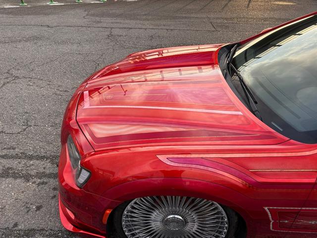 クライスラー・３００ ３００Ｓ　カスタムペイント　ＡＣＣＵＡＩＲエアサス　ａｎｄｒｏｉｄ大画面ナビ　オリジナルマフラー　ＬＥＸＡＮＩ２２ｉｎｃ　デジタルインナーミラー　ＵＳインテーク（32枚目）