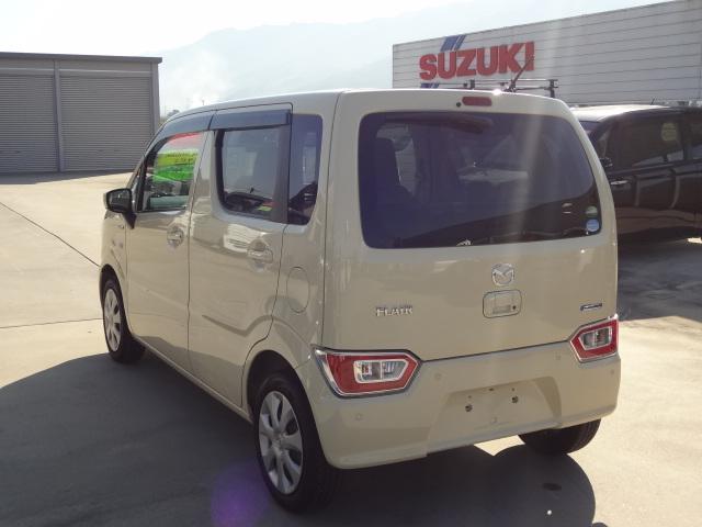 外装は、当社の専門スタッフが、水垢落としから、ボディ磨きまで丁寧に仕上げを行っております！品質には、自信を持っております！