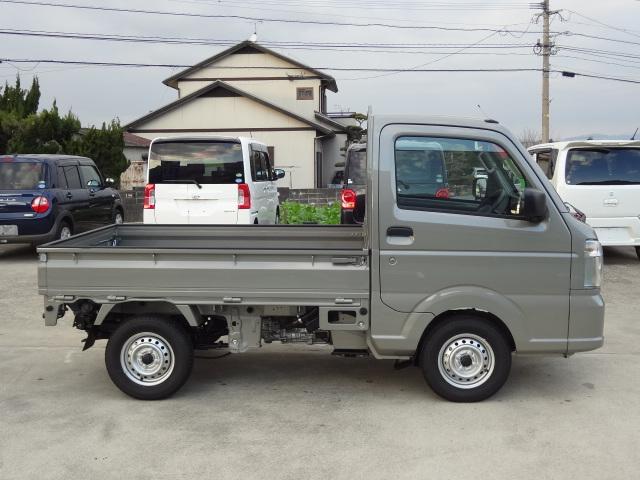 キャリイトラック ＫＣエアコン・パワステ農繁仕様　届出済未使用車　セーフティサポート　４ＷＤ　Ｈｉ／Ｌｏ切り替え　デフロック　５速マニュアル　４枚リーフスプリング　リヤソナー　パワーウインドー　キーレス（4枚目）
