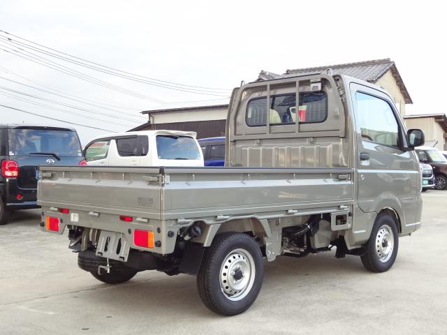 キャリイトラック ＫＣエアコン・パワステ農繁仕様　届出済未使用車　セーフティサポート　４ＷＤ　Ｈｉ／Ｌｏ切り替え　デフロック　５速マニュアル　４枚リーフスプリング　リヤソナー　パワーウインドー　キーレス（8枚目）