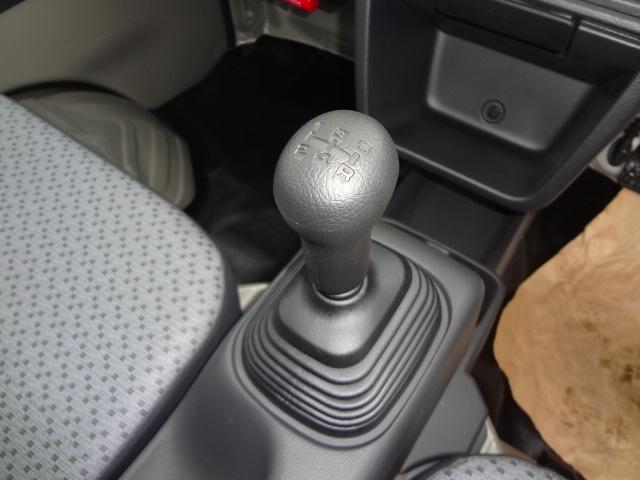 キャリイトラック ＫＣエアコン・パワステ農繁仕様　届出済未使用車　セーフティサポート　４ＷＤ　Ｈｉ／Ｌｏ切り替え　デフロック　５速マニュアル　４枚リーフスプリング　リヤソナー　パワーウインドー　キーレス（11枚目）