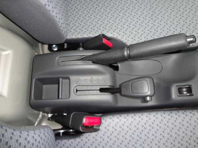 キャリイトラック ＫＣエアコン・パワステ農繁仕様　届出済未使用車　セーフティサポート　４ＷＤ　Ｈｉ／Ｌｏ切り替え　デフロック　５速マニュアル　４枚リーフスプリング　リヤソナー　パワーウインドー　キーレス（25枚目）