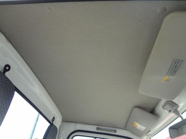 キャリイトラック ＫＣエアコン・パワステ　２ＷＤ　５速マニュアル　エアバック　純正ラジオ（12枚目）