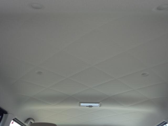 �����i�V�[�g�E�C���p�l����E�V�䕔�����j�́A���Ђ̐��X�^�b�t���A���J�ɃN���[�j���O���Ă���܂��I�i���ɂ́A���M�������Ă���܂��I