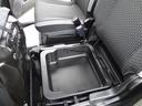 助手席シート下収納スペースあります。