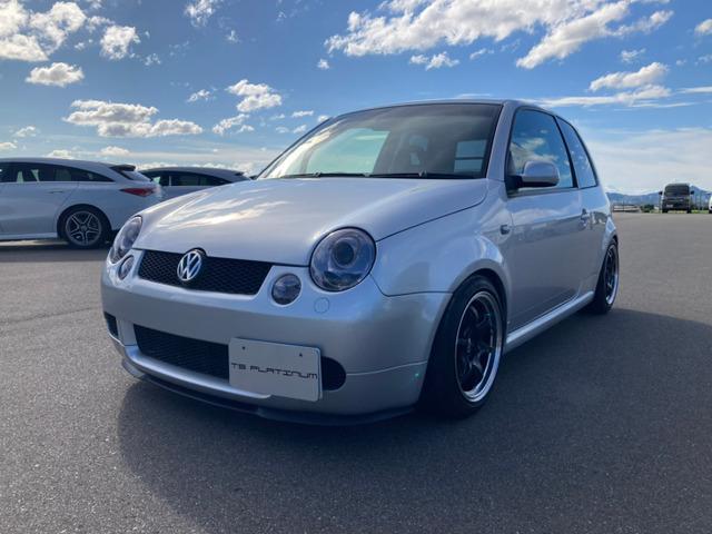 ＧＴＩ　クラッチ交換済　ローダウン　アルミホイール　６速マニュアル　ＭＯＭＯステアリング(14枚目)