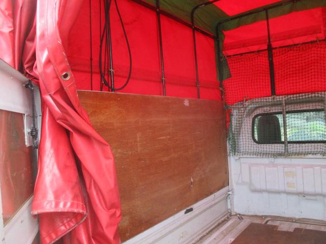 キャリイトラック ＫＣエアコン・パワステ　幌　サイドコンパネ・扉付き（32枚目）