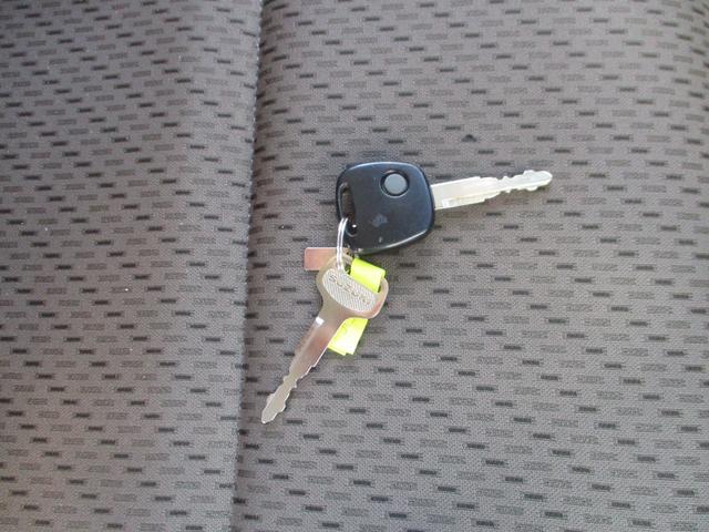 エブリイ ＰＣ　４ＷＤ車　５速ミッション　パワーウィンドウ　キーレス　ＰＶガラス（18枚目）