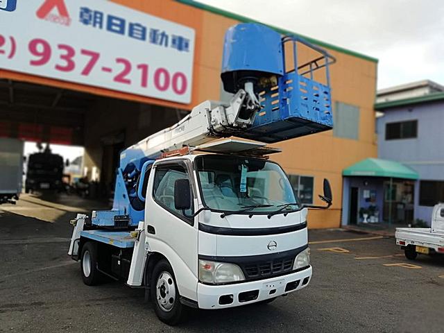 デュトロ 　高所作業車　架装メーカーアイチコーポレーション　１２ｍ　電工仕様　稼働時間６，１２９時間　排気量４，８９０ｃｃ　１５０馬力　５速ＭＴ　走行距離４９，０００ｋｍ　取扱説明書付　型式ＸＺＵ３０１Ｅ（3枚目）