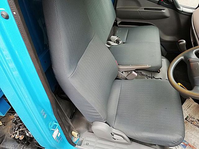 キャンター 　３ｔ　フックロール　コンテナ箱付　箱容量／５．０ｍ３　コンテナ製造名／ミズホ　箱仕様／観音扉　工具箱あり　電動格納ミラー　架装メーカー／新明和　最大積載量３，０００ｋｇ　１７５馬力（18枚目）