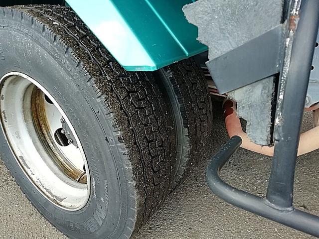 タイタントラック 　タイタン　２．９５ｔ　プレス６立米　パッカー車　内容量／６ｍ３　作動方式／プレス　連続スイッチあり　荷箱前物入れあり　■工具箱／１個　Ｒ１年９月エンジン新品載せ替え（17枚目）