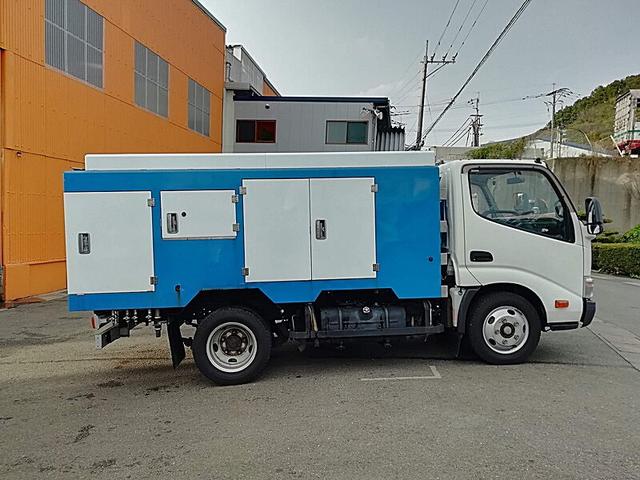 トヨエース 　高圧洗浄車　吐出量６０Ｌ　吐出圧　２５０ｌｐａ　タンク容量／５００リットル　品名／水　付属ホースあり　タンク／鉄　サブＲＧ式　稼働時間５００ｈ表示　カーナビ付（5枚目）