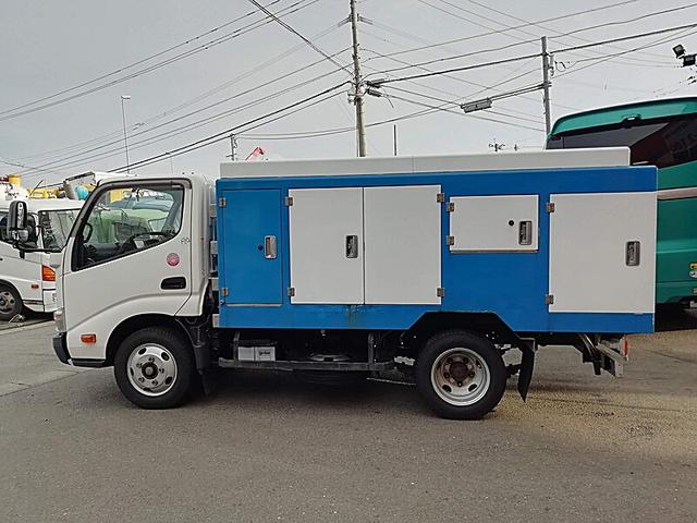 トヨエース 　高圧洗浄車　吐出量６０Ｌ　吐出圧　２５０ｌｐａ　タンク容量／５００リットル　品名／水　付属ホースあり　タンク／鉄　サブＲＧ式　稼働時間５００ｈ表示　カーナビ付（8枚目）