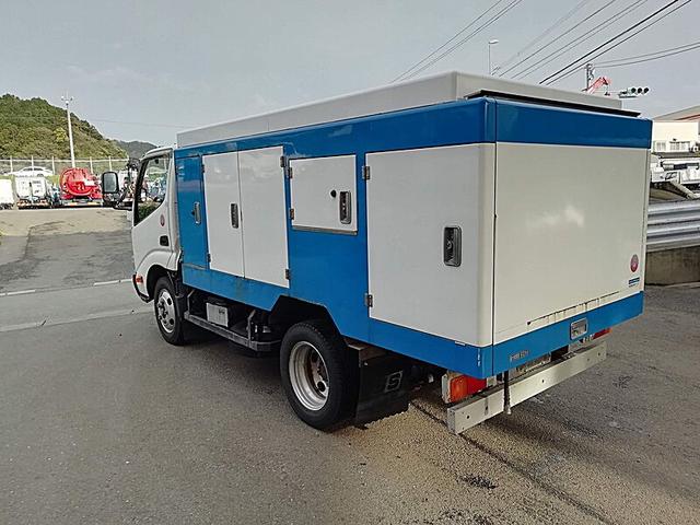 トヨエース 　高圧洗浄車　吐出量６０Ｌ　吐出圧　２５０ｌｐａ　タンク容量／５００リットル　品名／水　付属ホースあり　タンク／鉄　サブＲＧ式　稼働時間５００ｈ表示　カーナビ付（9枚目）