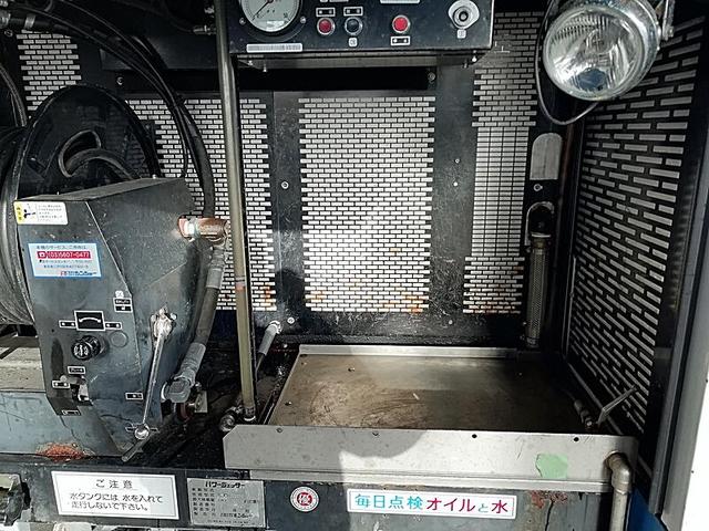 トヨエース 　高圧洗浄車　吐出量６０Ｌ　吐出圧　２５０ｌｐａ　タンク容量／５００リットル　品名／水　付属ホースあり　タンク／鉄　サブＲＧ式　稼働時間５００ｈ表示　カーナビ付（15枚目）