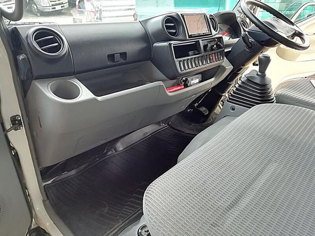 トヨエース 　高圧洗浄車　吐出量６０Ｌ　吐出圧　２５０ｌｐａ　タンク容量／５００リットル　品名／水　付属ホースあり　タンク／鉄　サブＲＧ式　稼働時間５００ｈ表示　カーナビ付（26枚目）
