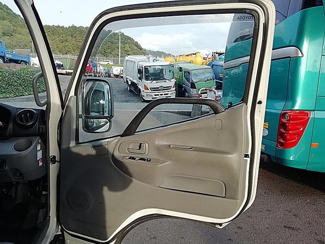 トヨエース 　高圧洗浄車　吐出量６０Ｌ　吐出圧　２５０ｌｐａ　タンク容量／５００リットル　品名／水　付属ホースあり　タンク／鉄　サブＲＧ式　稼働時間５００ｈ表示　カーナビ付（27枚目）