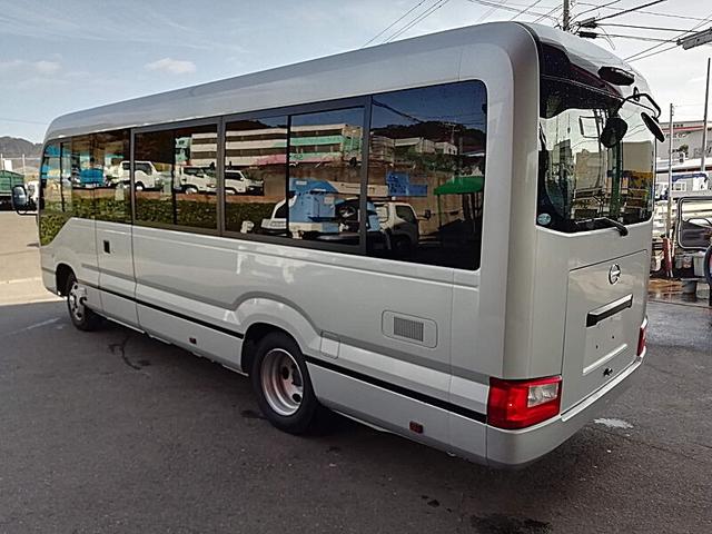 リエッセII 　コースター　２８人乗りマイクロバス　ＧＸ　ＡＴ車　観光仕様　内装仕様／観光　テレビ付　冷蔵庫付　クーラー方式／直　リクライニングシート　モケット　自動ドア　カーナビ付（5枚目）