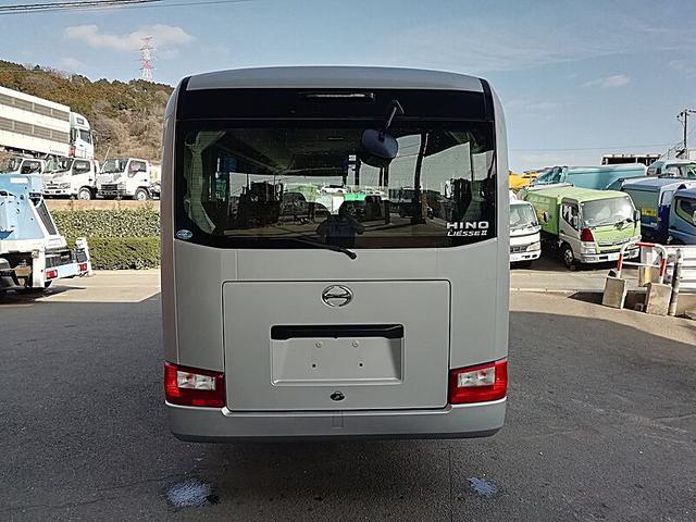 リエッセII 　コースター　２８人乗りマイクロバス　ＧＸ　ＡＴ車　観光仕様　内装仕様／観光　テレビ付　冷蔵庫付　クーラー方式／直　リクライニングシート　モケット　自動ドア　カーナビ付（6枚目）