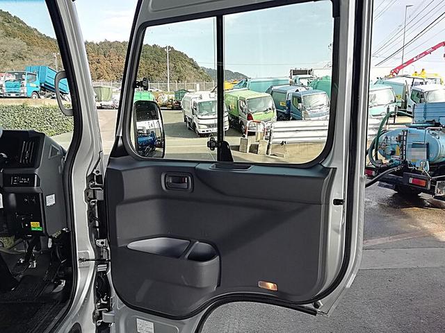 リエッセII 　コースター　２８人乗りマイクロバス　ＧＸ　ＡＴ車　観光仕様　内装仕様／観光　テレビ付　冷蔵庫付　クーラー方式／直　リクライニングシート　モケット　自動ドア　カーナビ付（15枚目）