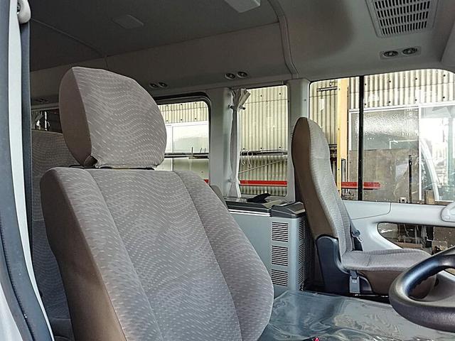 リエッセII 　コースター　２８人乗りマイクロバス　ＧＸ　ＡＴ車　観光仕様　内装仕様／観光　テレビ付　冷蔵庫付　クーラー方式／直　リクライニングシート　モケット　自動ドア　カーナビ付（17枚目）