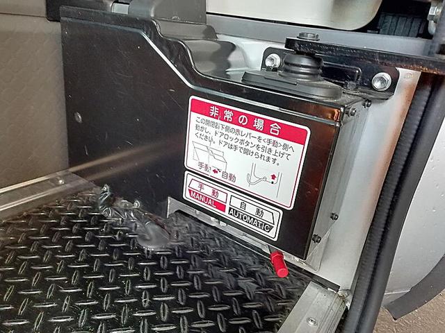 リエッセII 　コースター　２８人乗りマイクロバス　ＧＸ　ＡＴ車　観光仕様　内装仕様／観光　テレビ付　冷蔵庫付　クーラー方式／直　リクライニングシート　モケット　自動ドア　カーナビ付（23枚目）