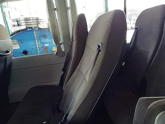 リエッセII 　コースター　２８人乗りマイクロバス　ＧＸ　ＡＴ車　観光仕様　内装仕様／観光　テレビ付　冷蔵庫付　クーラー方式／直　リクライニングシート　モケット　自動ドア　カーナビ付（26枚目）
