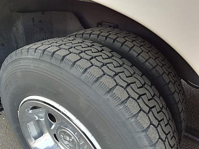 メルファ 　３５人乗りバス　送迎仕様　乗車定員／３５名　８列シート　トランクあり　内装仕様／標準　クーラー方式／サブエンジン式　リクライニングあり　モケットあり　自動ドア（17枚目）